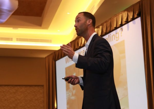 public-speaker-template-video-img-bg